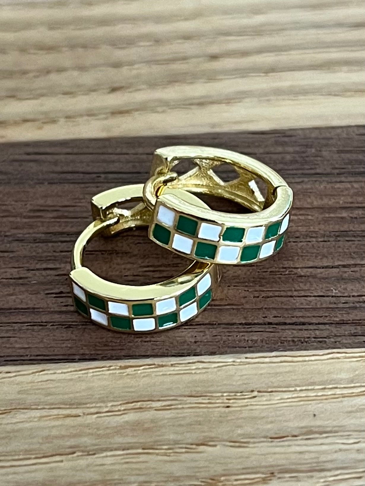 Checker Huggie