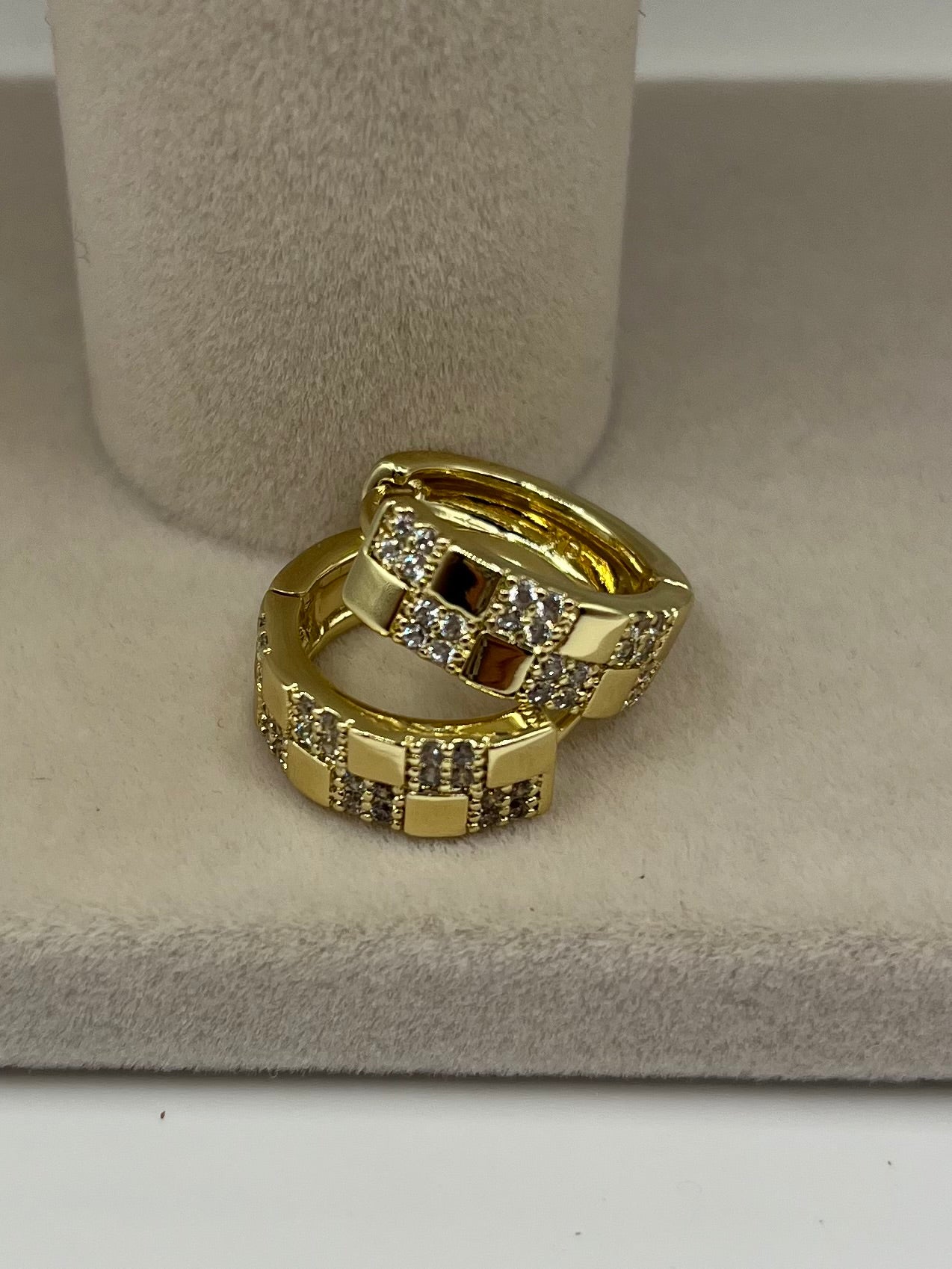 Gold Checker Huggie