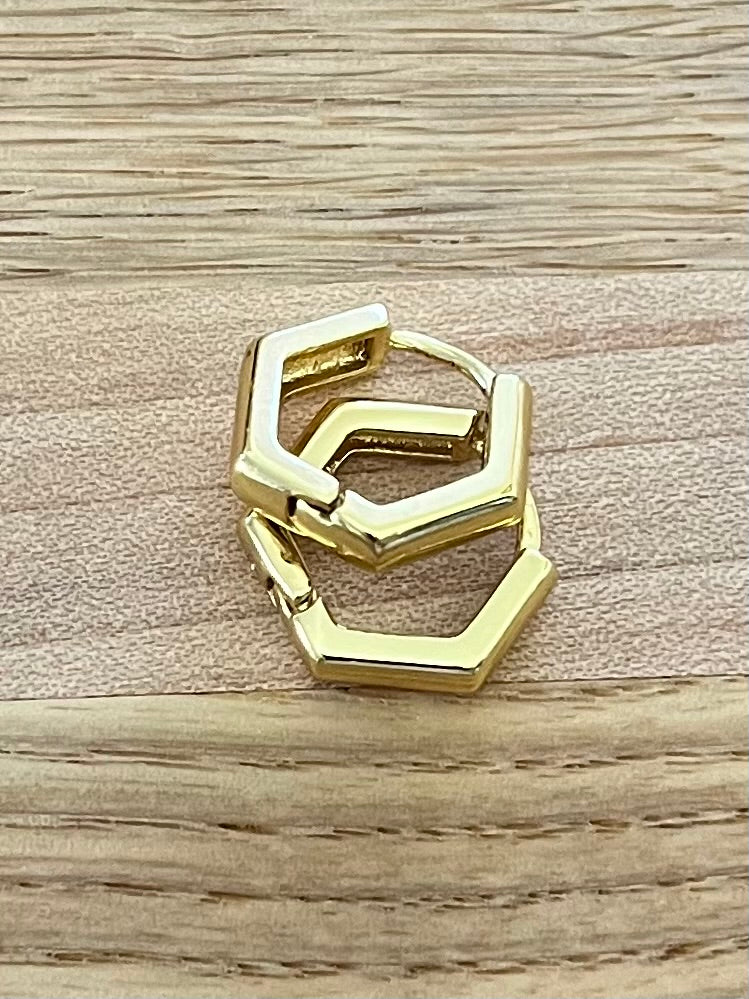 Hexagon Huggie