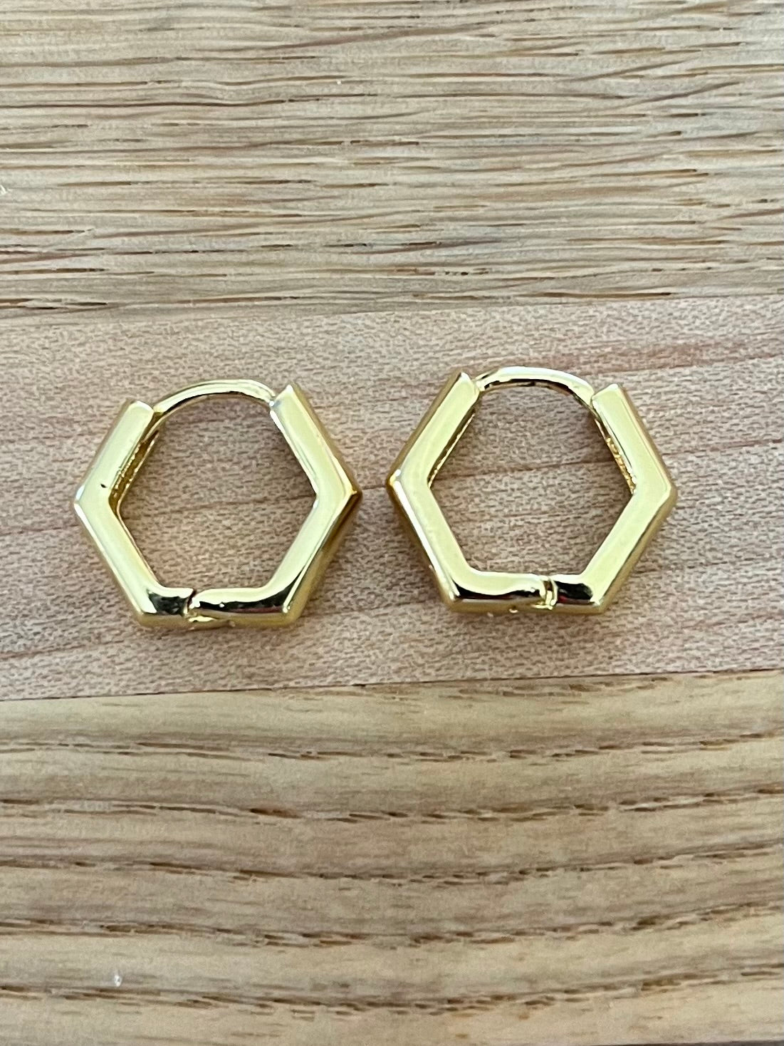Hexagon Huggie
