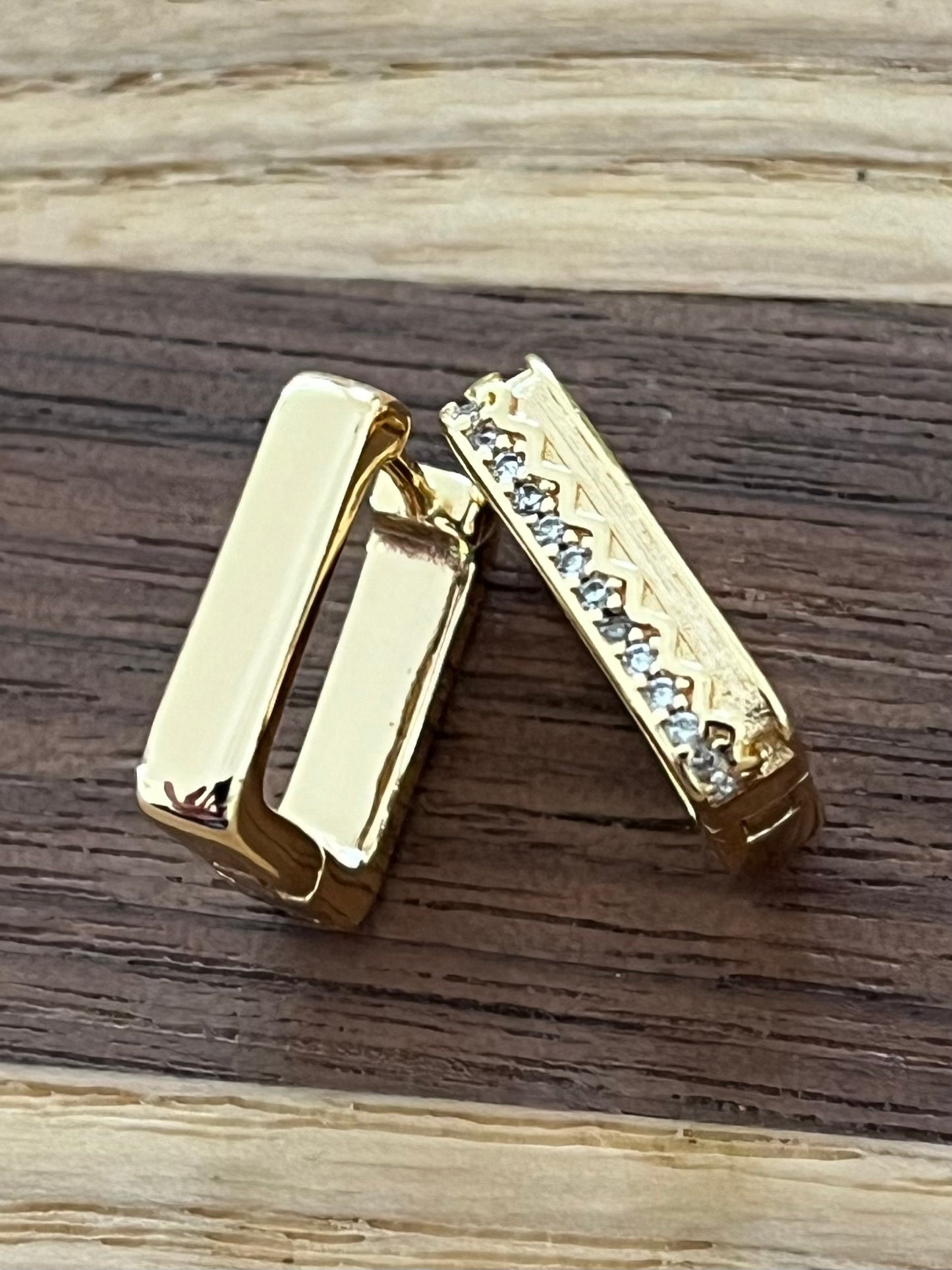 Wavy Square Huggie