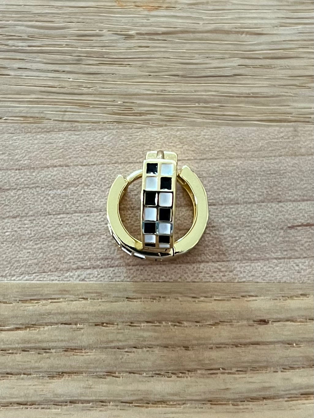 Checker Huggie