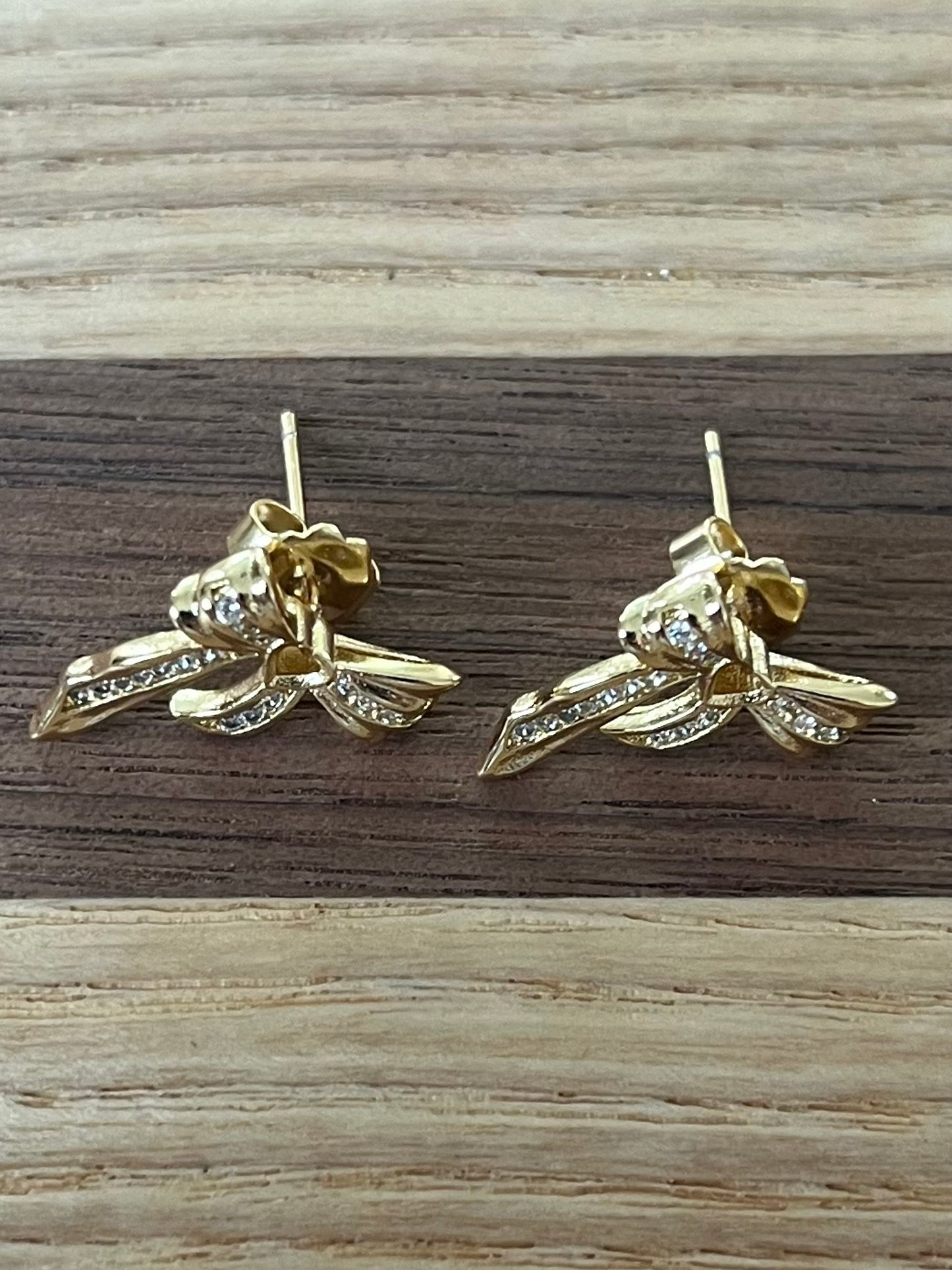 Bow stud