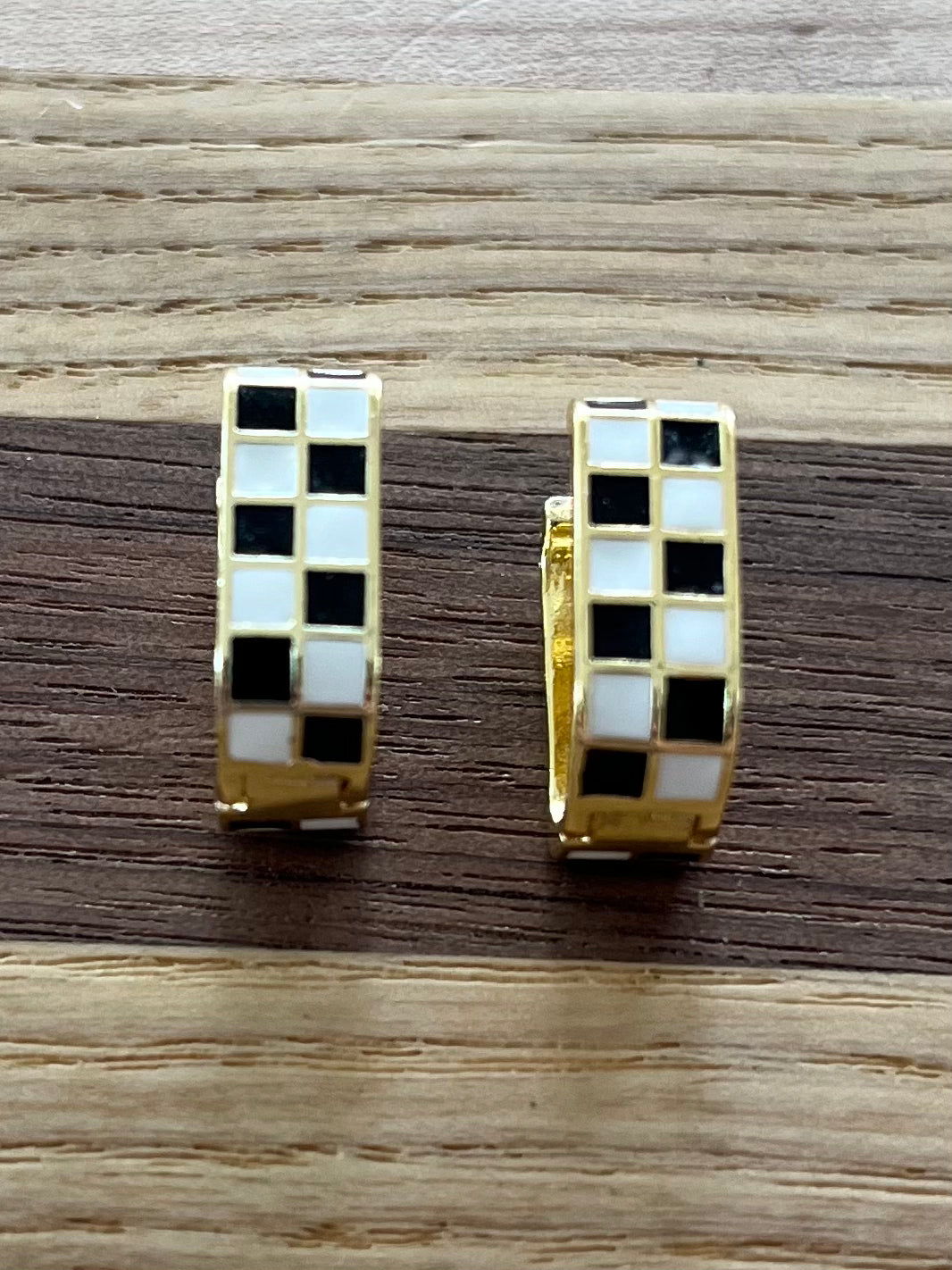 Rectangular Checkered Enamel Huggie