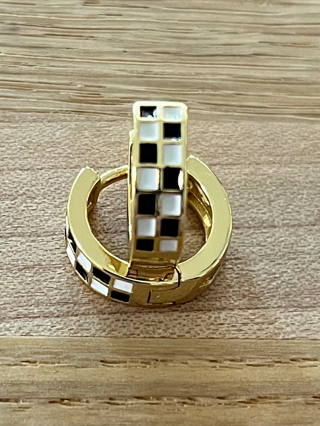 Checker Huggie