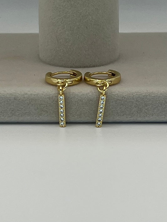 Dainty Bar Huggie
